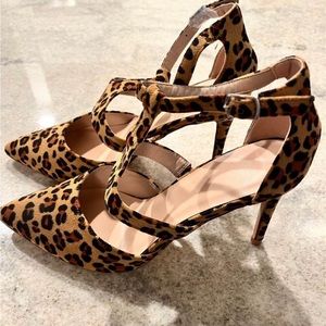 New without tags leopard print heels. Never worn.